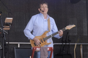 René - Leadgesang, Gitarre René - Leadgesang, Gitarre